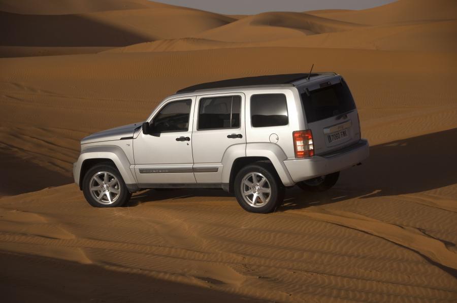  Jeep Cherokee 2008 года  (фото 29 из 161)
